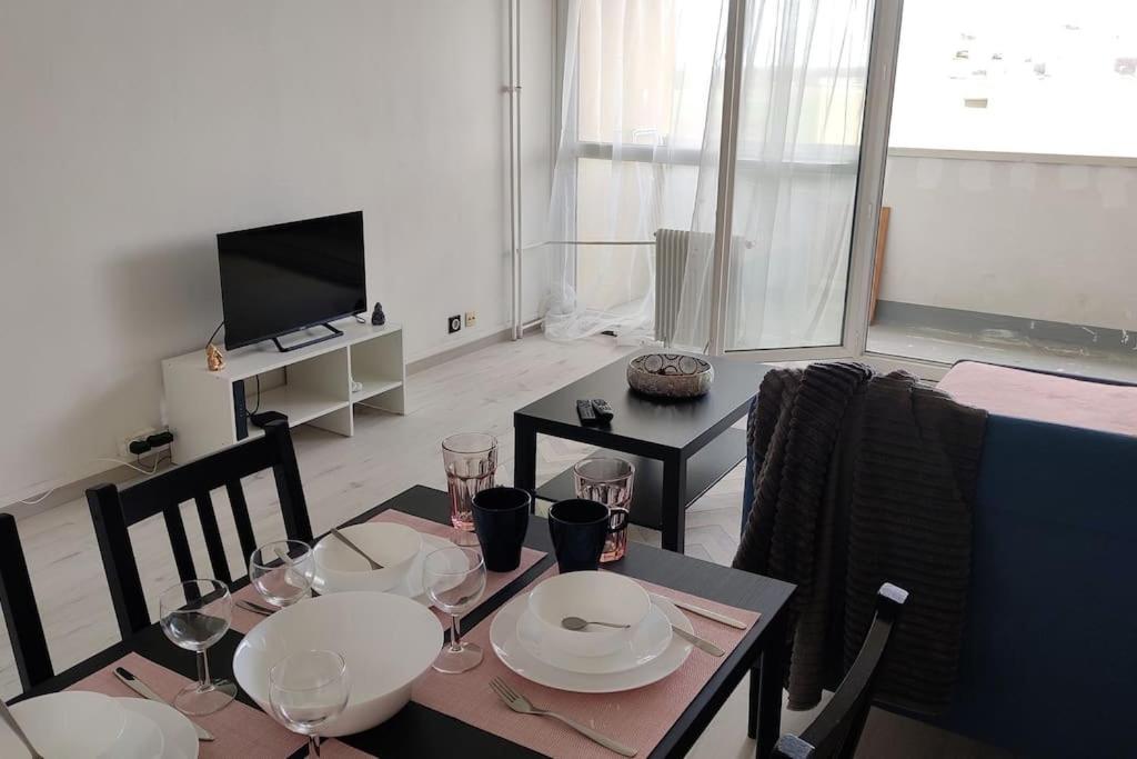 Charmant Appartement Proche Melun Centre Ville Ngoại thất bức ảnh